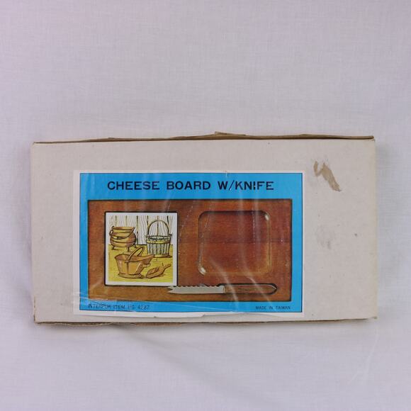 Vintage Cheeseboard with Knife, Box Included - Picture 4 of 14